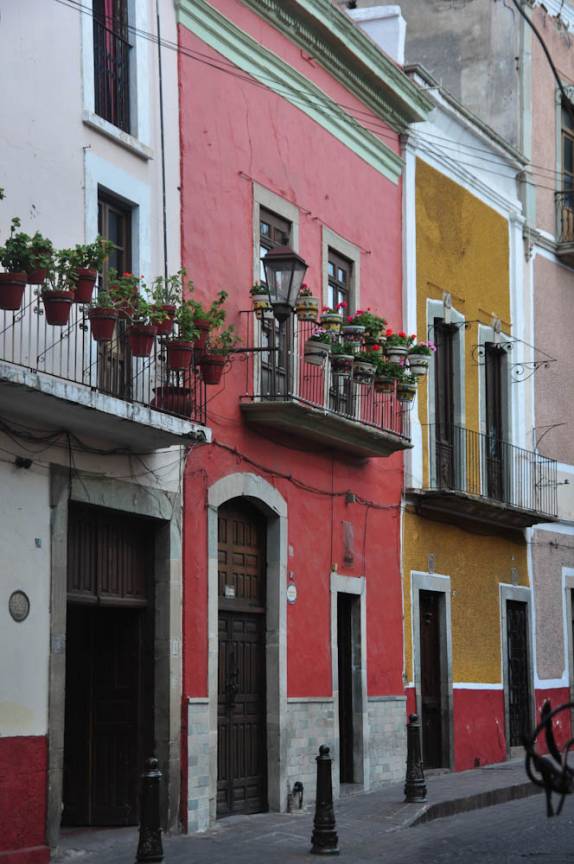 Arquitetura colorida, típica em Guanajuato, no México